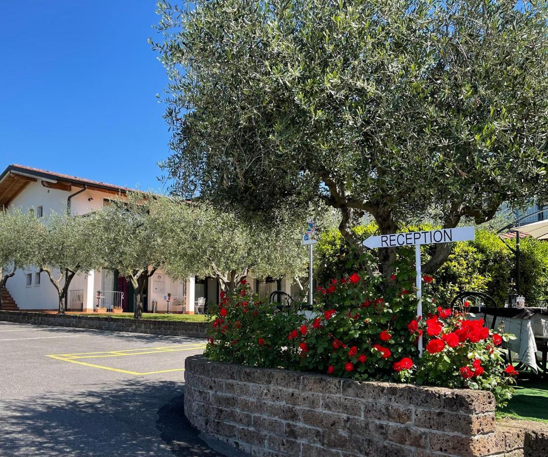 Residence Ulivi Cavaion Veronese Bagian luar foto